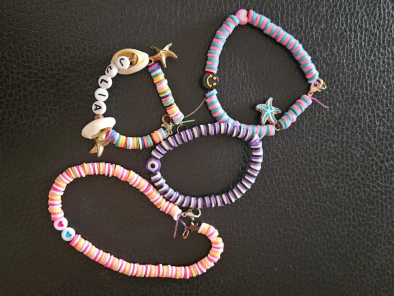 Armbänder oder Fußbänder basteln